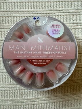 New Olive & June Mani Minimalist Press-On Nails • Pink Ombre (HZ Syrup
Gradient